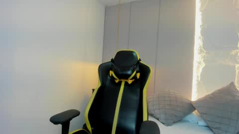 T I F F A N N Y online show from 04-07-26, 06:30