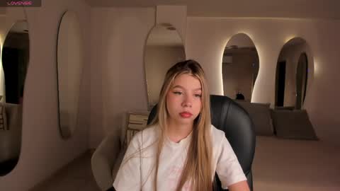 Snapshot of tiffannysins chatting on 05-27-26, 03:03 Tiffanny Sins online show from 05-27-26, 03:03