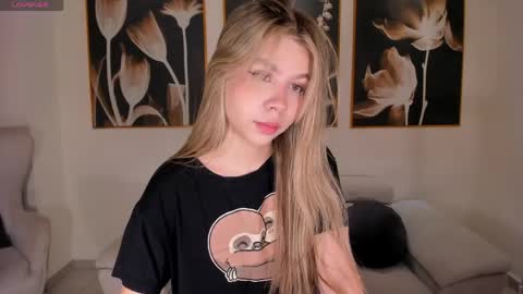 Snapshot of tiffannysins chatting on 05-30-26, 05:43 Tiffanny Sins online show from 05-30-26, 05:43