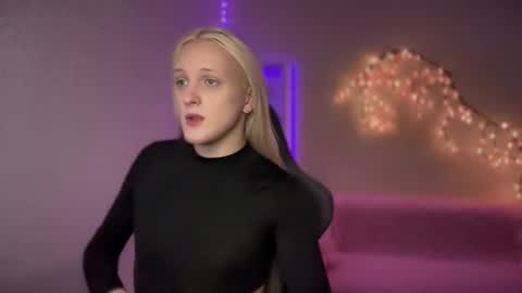 Snapshot of tiffany2005 chatting on 10-30-25, 10:27 Amira online show from 10-30-25, 10:27