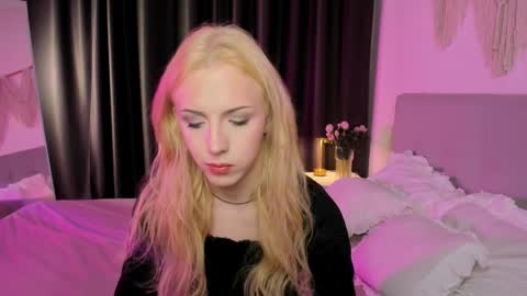 Snapshot of tiffany_king chatting on 05-16-26, 05:37 Tiffany online show from 05-16-26, 05:37
