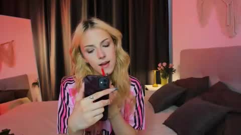 Snapshot of tiffany_king chatting on 07-23-26, 03:32 Tiffany online show from 07-23-26, 03:32