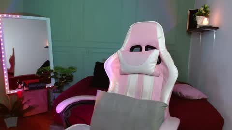 Snapshot of tiffany_laurens chatting on 12-25-24, 08:07 dont forget ask for custom vids online show from 12-25-24, 08:07