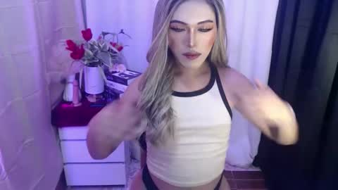 Snapshot of tiffany_welson chatting on 02-08-26, 07:50 tiffany online show from 02-08-26, 07:50