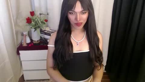 Snapshot of tiffany_welson chatting on 02-15-26, 01:41 tiffany online show from 02-15-26, 01:41