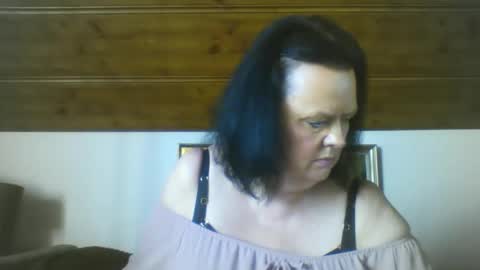 Snapshot of tiffanymature chatting on 09-11-25, 07:19 TiffanyMature online show from 09-11-25, 07:19