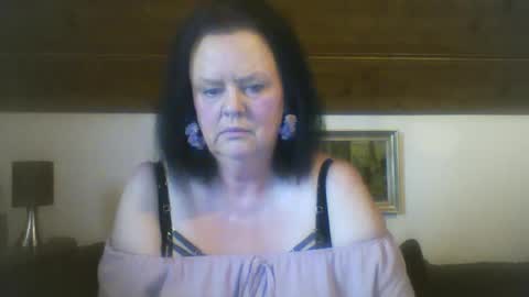 Snapshot of tiffanymature chatting on 09-18-25, 02:19 TiffanyMature online show from 09-18-25, 02:19