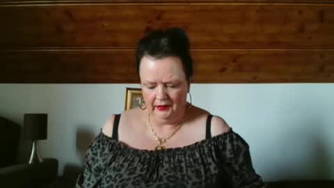 Snapshot of tiffanymature chatting on 11-12-25, 11:32 TiffanyMature online show from 11-12-25, 11:32