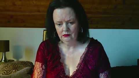 Snapshot of tiffanymature chatting on 11-18-25, 08:08 TiffanyMature online show from 11-18-25, 08:08