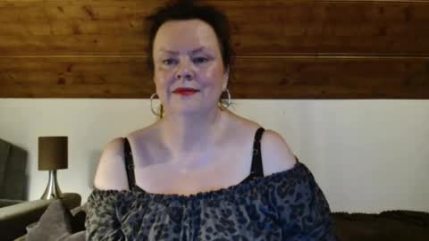 Snapshot of tiffanymature chatting on 11-23-25, 09:14 TiffanyMature online show from 11-23-25, 09:14