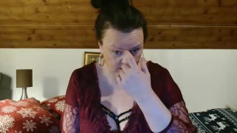 Snapshot of tiffanymature chatting on 11-25-25, 03:23 TiffanyMature online show from 11-25-25, 03:23