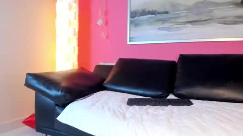 Stefany Suarez online show from 02-11-25, 02:24