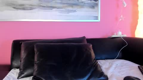 Stefany Suarez online show from 10-08-25, 08:39