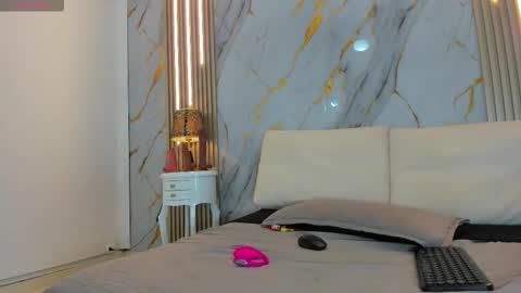 T I F F A N Y online show from 03-20-26, 08:03