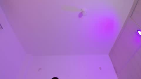 Snapshot of tiiny_peach chatting on 11-20-25, 11:32 Tiny online show from 11-20-25, 11:32