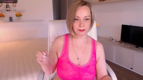 Tilly online show from 10-10-25, 05:56