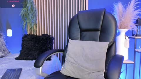 Snapshot of tim__watson chatting on 01-05-25, 11:37 Tim online show from 01-05-25, 11:37