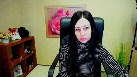 Snapshot of timeparadice chatting on 12-23-24, 07:17 Luisa online show from 12-23-24, 07:17