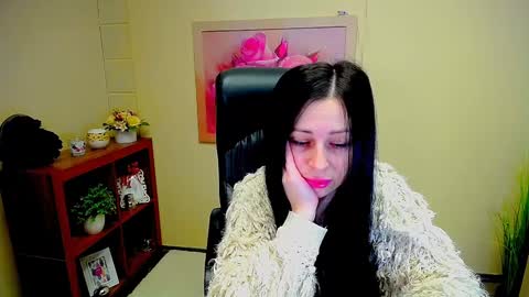 Snapshot of timeparadice chatting on 02-04-25, 10:21 Luisa online show from 02-04-25, 10:21