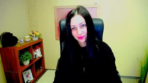 Snapshot of timeparadice chatting on 02-10-25, 11:36 Luisa online show from 02-10-25, 11:36