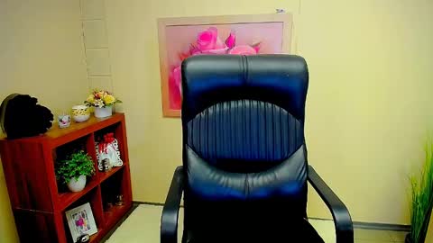 Snapshot of timeparadice chatting on 02-11-25, 09:09 Luisa online show from 02-11-25, 09:09