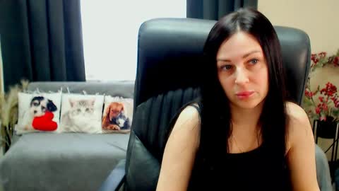 Snapshot of timeparadice chatting on 05-08-26, 07:36 Luisa online show from 05-08-26, 07:36