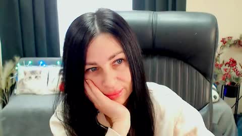 Snapshot of timeparadice chatting on 05-19-26, 07:37 Luisa online show from 05-19-26, 07:37