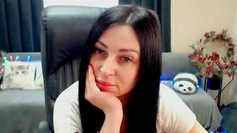 Snapshot of timeparadice chatting on 05-22-26, 07:59 Luisa online show from 05-22-26, 07:59