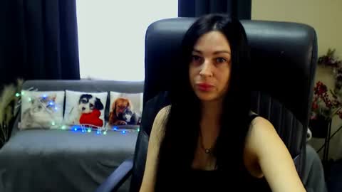 Snapshot of timeparadice chatting on 06-25-26, 07:57 Luisa online show from 06-25-26, 07:57
