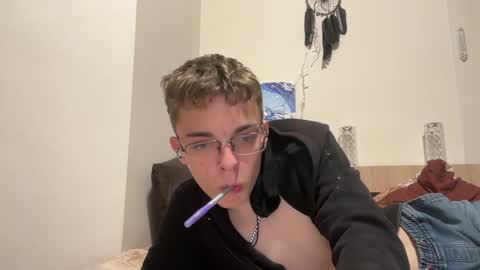 Snapshot of timveret chatting on 12-09-24, 09:58 Wizard online show from 12-09-24, 09:58