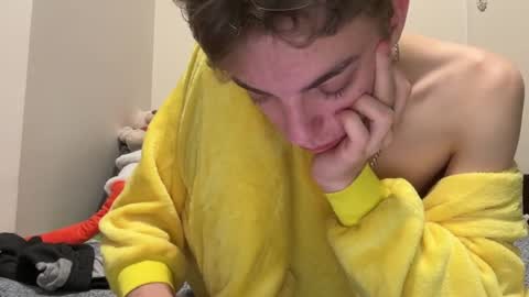 Snapshot of timveret chatting on 01-27-25, 01:37 Wizard online show from 01-27-25, 01:37