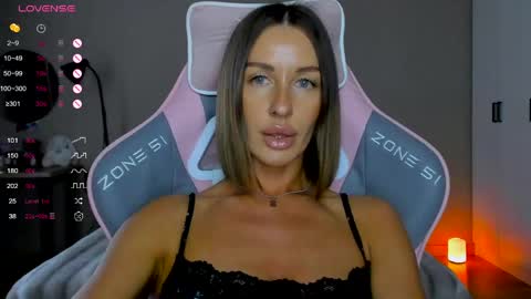 Snapshot of tina__bestie chatting on 05-20-26, 10:32 Tina online show from 05-20-26, 10:32