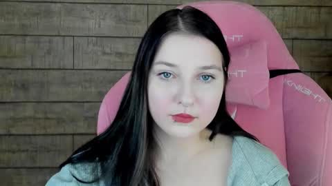 Snapshot of tinaburton chatting on 11-14-25, 05:17 TinaBurton online show from 11-14-25, 05:17