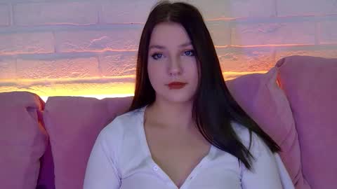 Snapshot of tinaburton chatting on 11-18-25, 05:01 TinaBurton online show from 11-18-25, 05:01