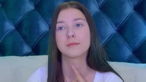 Snapshot of tinaburton chatting on 11-25-25, 04:34 TinaBurton online show from 11-25-25, 04:34