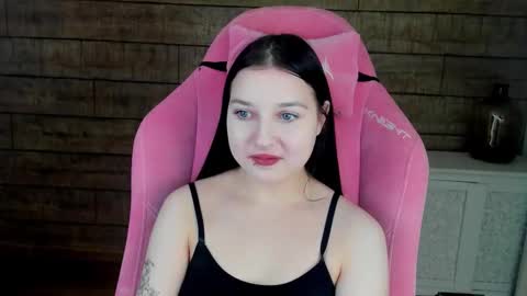 Snapshot of tinaburton chatting on 11-26-25, 04:19 TinaBurton online show from 11-26-25, 04:19