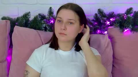 Snapshot of tinaburton chatting on 12-23-25, 07:39 TinaBurton online show from 12-23-25, 07:39