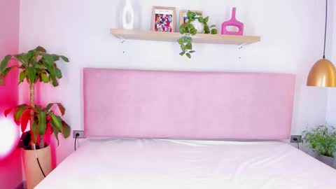 Snapshot of tinacurly chatting on 10-31-25, 11:55 Tina online show from 10-31-25, 11:55