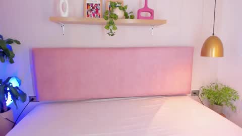 Snapshot of tinacurly chatting on 11-04-25, 11:31 Tina online show from 11-04-25, 11:31