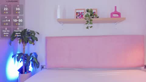 Snapshot of tinacurly chatting on 11-10-25, 11:42 Tina online show from 11-10-25, 11:42