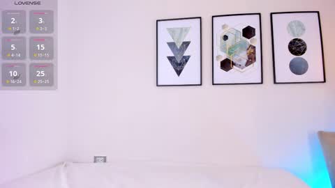 Snapshot of tinacurly chatting on 11-25-25, 11:21 Tina online show from 11-25-25, 11:21