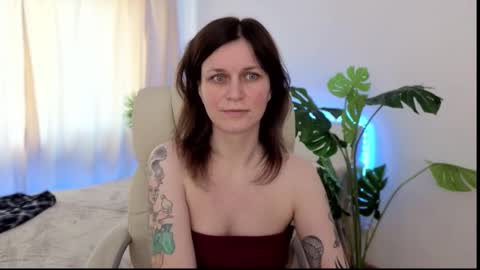 Snapshot of tinamelt chatting on 09-26-25, 05:55 TinaMelt online show from 09-26-25, 05:55