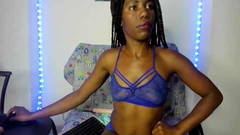 tinas_smith online show from 11-03-25, 01:45