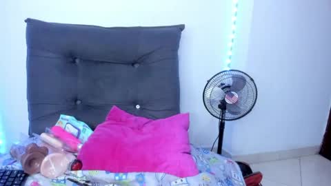 Snapshot of tinas_smith chatting on 05-01-26, 02:21 tinas_smith online show from 05-01-26, 02:21