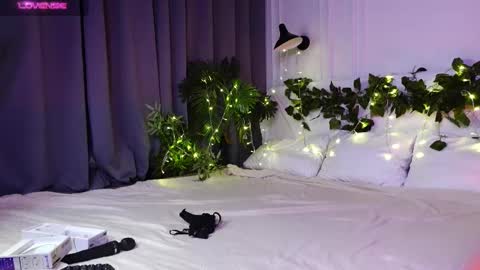 tinasiner online show from 02-28-25, 06:41