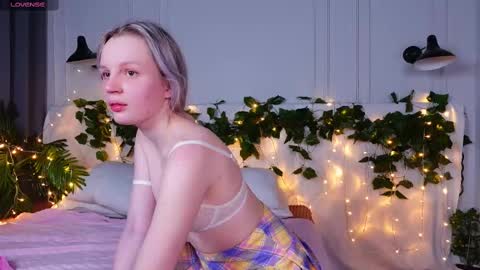 tinasiner online show from 03-09-25, 07:48