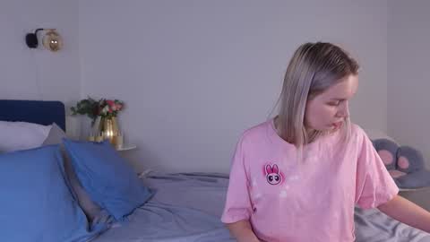 tinasiner online show from 09-29-25, 04:01