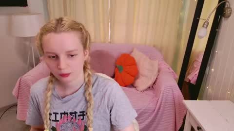 Snapshot of tinasiner chatting on 05-29-26, 11:08 tinasiner online show from 05-29-26, 11:08