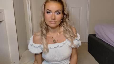 tinkerbell822 online show from 03-12-26, 09:15