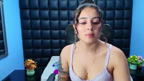 Snapshot of tiny_love_ chatting on 11-12-25, 04:24 tiny online show from 11-12-25, 04:24